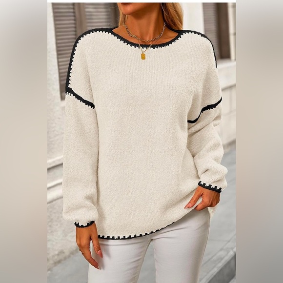 Soft oversized white sweater with contrasting black trim size small - Picture 2 of 3